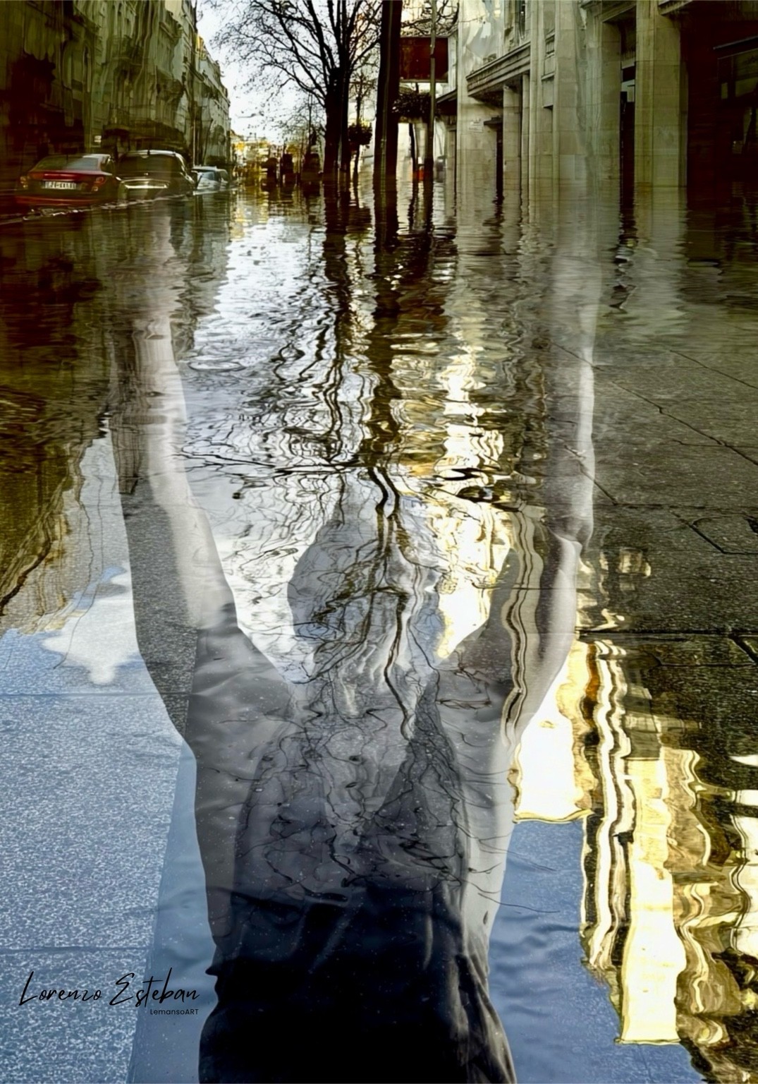 Una calle y una figura se superponen con reflejos en el agua